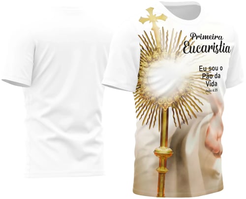 Camisa com logo no peito discreto e estampa grande nas costas, destacando símbolos religiosos e elementos que celebram a Primeira Comunhão, transmitindo fé e tradição com design harmonioso e elegante.