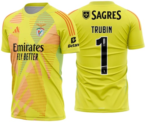 Uniforme de futebol personalizado, projetado para times amadores ou profissionais, com design moderno e arrojado. Apresenta uma combinação de cores contrastantes, logotipo ou escudo do time em destaque no peito, e detalhes gráficos na frente e nas mangas. Na parte traseira, há espaço para personalização com nome e número do jogador, garantindo identidade ao time. Ideal para jogos oficiais, amistosos ou competições, oferecendo estilo e funcionalidade.
