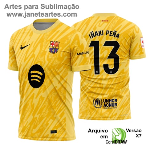 Uniforme de futebol personalizado, projetado para times amadores ou profissionais, com design moderno e arrojado. Apresenta uma combinação de cores contrastantes, logotipo ou escudo do time em destaque no peito, e detalhes gráficos na frente e nas mangas. Na parte traseira, há espaço para personalização com nome e número do jogador, garantindo identidade ao time. Ideal para jogos oficiais, amistosos ou competições, oferecendo estilo e funcionalidade