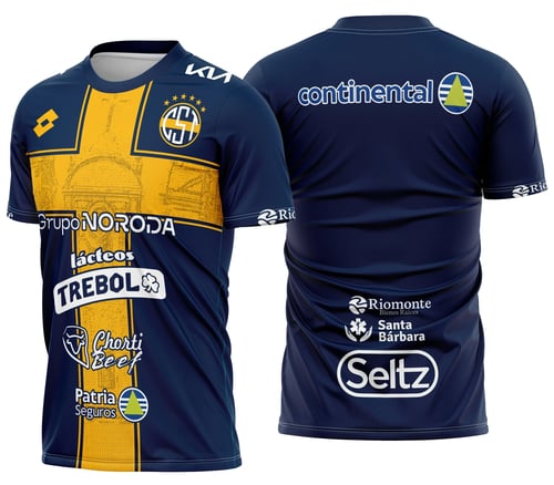 Foto da camiseta unissex branca com logo no peito e estampa grande nas costas baseada no Sportivo Trinidense Kit Casa 2026, design esportivo e moderno