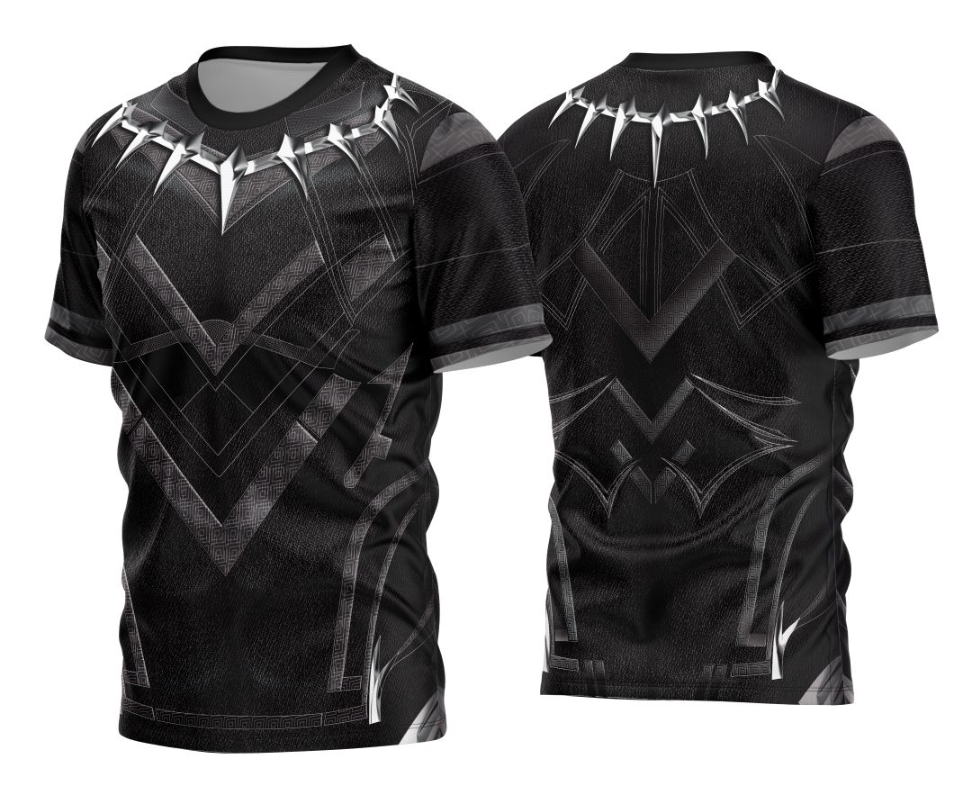 Camiseta unissex preta com logo no peito e estampa grande nas costas do tema Heróis Pantera Negra, estilo moderno e marcante.