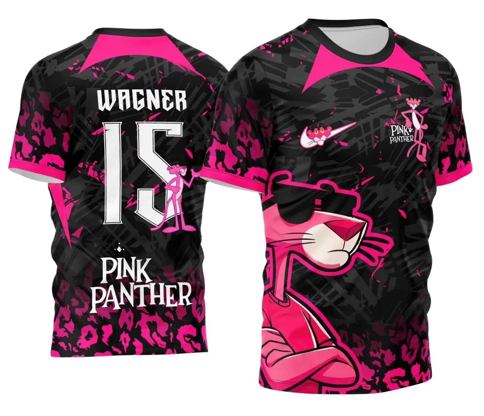 Camiseta unissex preta com logo no peito e estampa grande nas costas da Pantera Cor de Rosa em estilo Interclasse, apresentando design vibrante e moderno.
