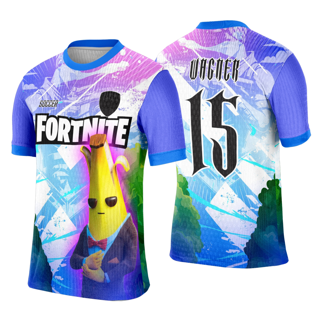 Camiseta unissex preta com logo no peito e estampa grande nas costas inspirada no jogo Fortnite, ideal para fãs do game e eventos interclasse.