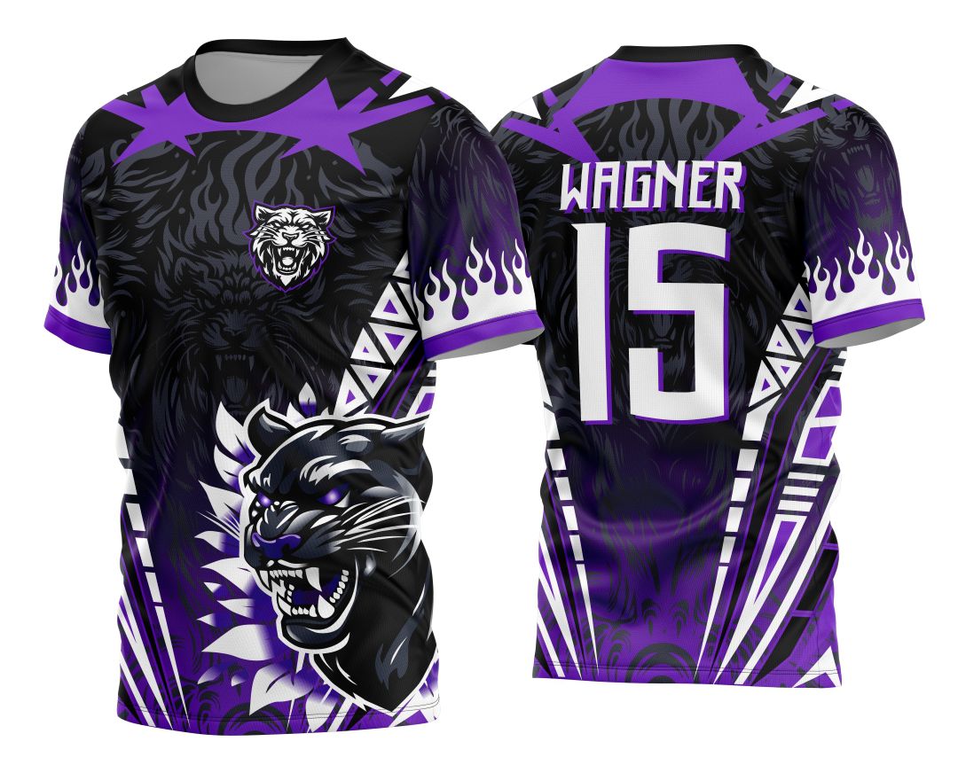 Camiseta unissex preta com logo no peito e estampa grande nas costas com tema Pantera Roxa 2024 e folhas, perfeita para eventos interclasse.