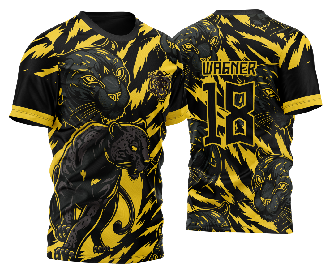 Camiseta unissex preta com logo no peito e estampa grande nas costas mostrando Pantera Negra e fundo de tigre em design marcante inspirado em InterClasse 2023