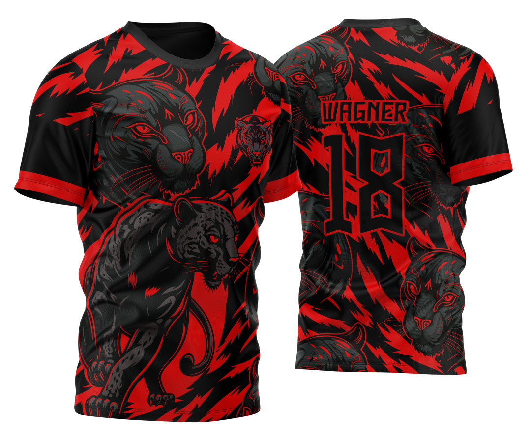 Camiseta unissex preta com logo no peito e estampa grande nas costas inspirada na Pantera Negra com fundo de tigre em vermelho, ideal para fãs da cultura pop e eventos temáticos.