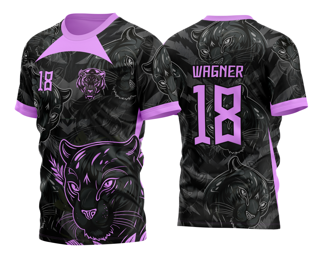 Camiseta unissex preta com logo no peito e estampa grande nas costas sobre o tema Pantera Negra Padrão 2023 em tom rosa vibrante, ideal para eventos InterClasse.