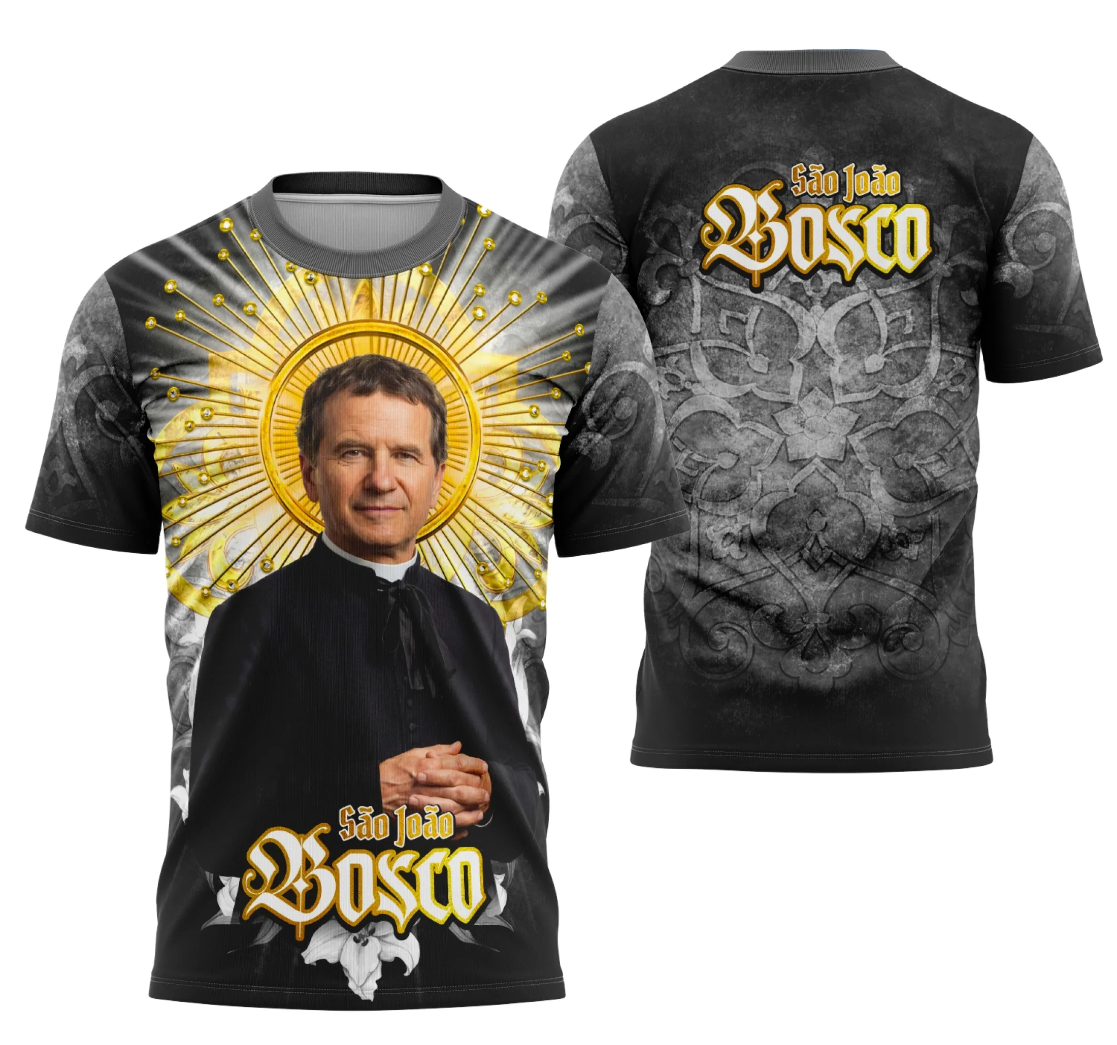 Foto da camisa com logo no peito e estampa grande nas costas, exibindo design tradicional inspirado na fé católica e São João Bosco, perfeita para dia a dia com estilo religioso marcante.