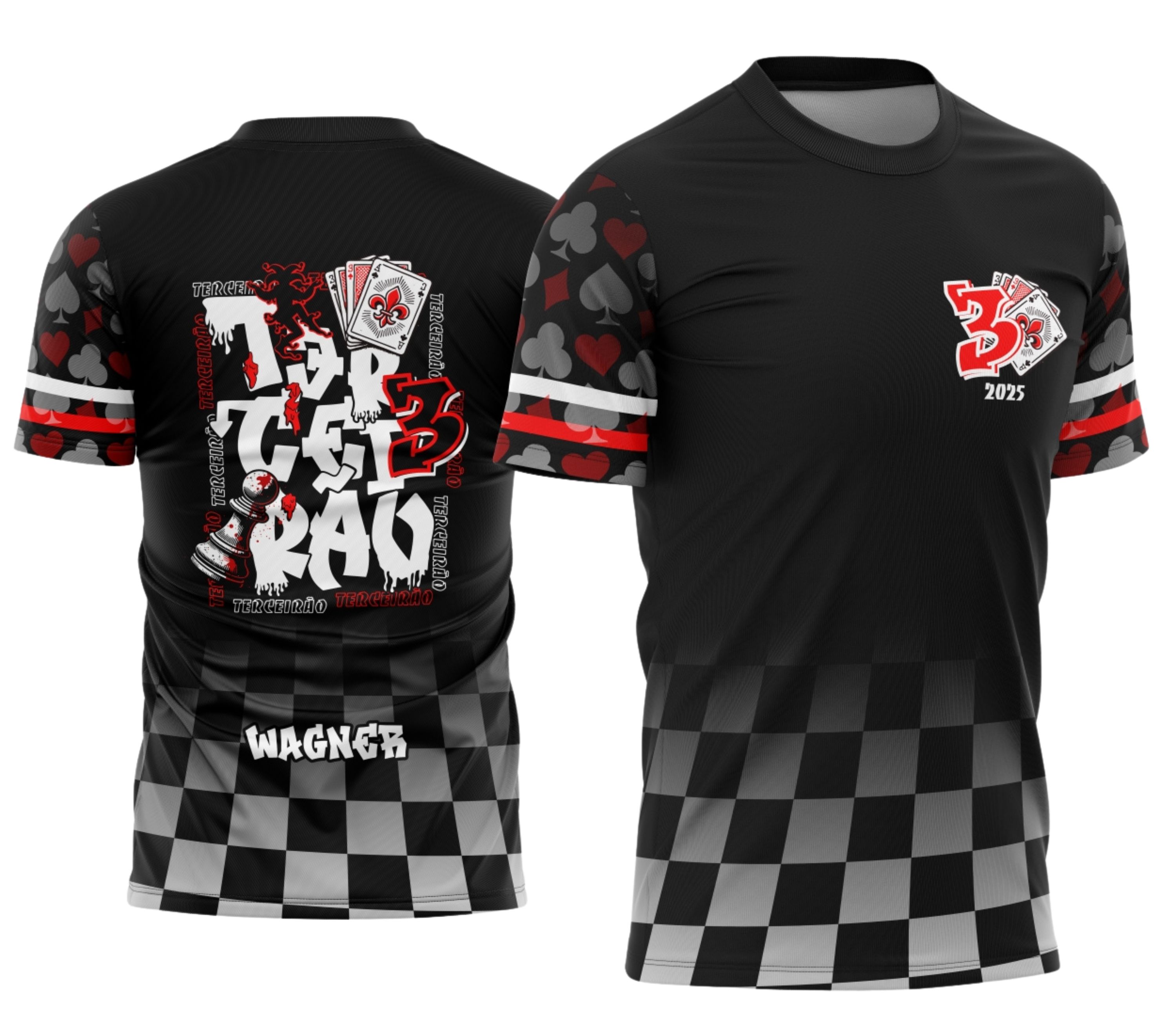 Camisa estilizada com logo no peito e estampa grande nas costas mostrando design xadrez combinado com cartas vintage em cores marcantes, ideal para grupo do Terceirão.