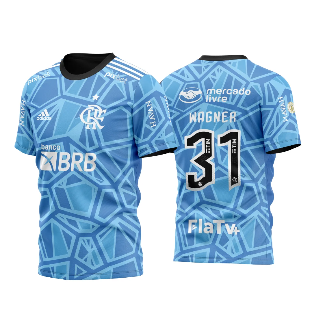 Camiseta unissex preta com logo do Flamengo no peito e estampa grande nas costas apresentando design do goleiro titular azul 2022 2023.