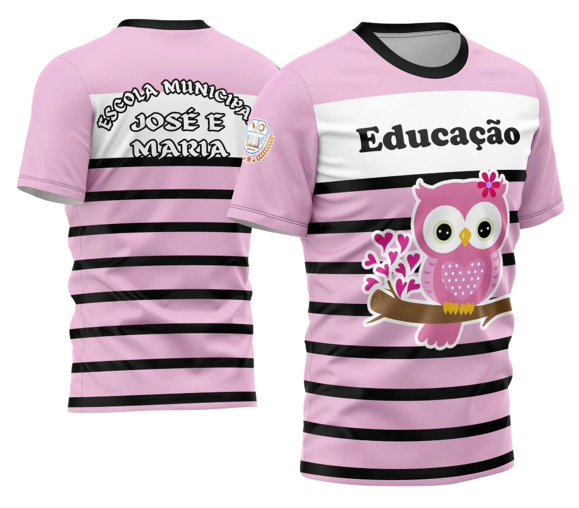 Camiseta unissex branca com logo no peito e estampa grande nas costas com tema de professora personalizada, design moderno e elegante para uso casual e profissional.