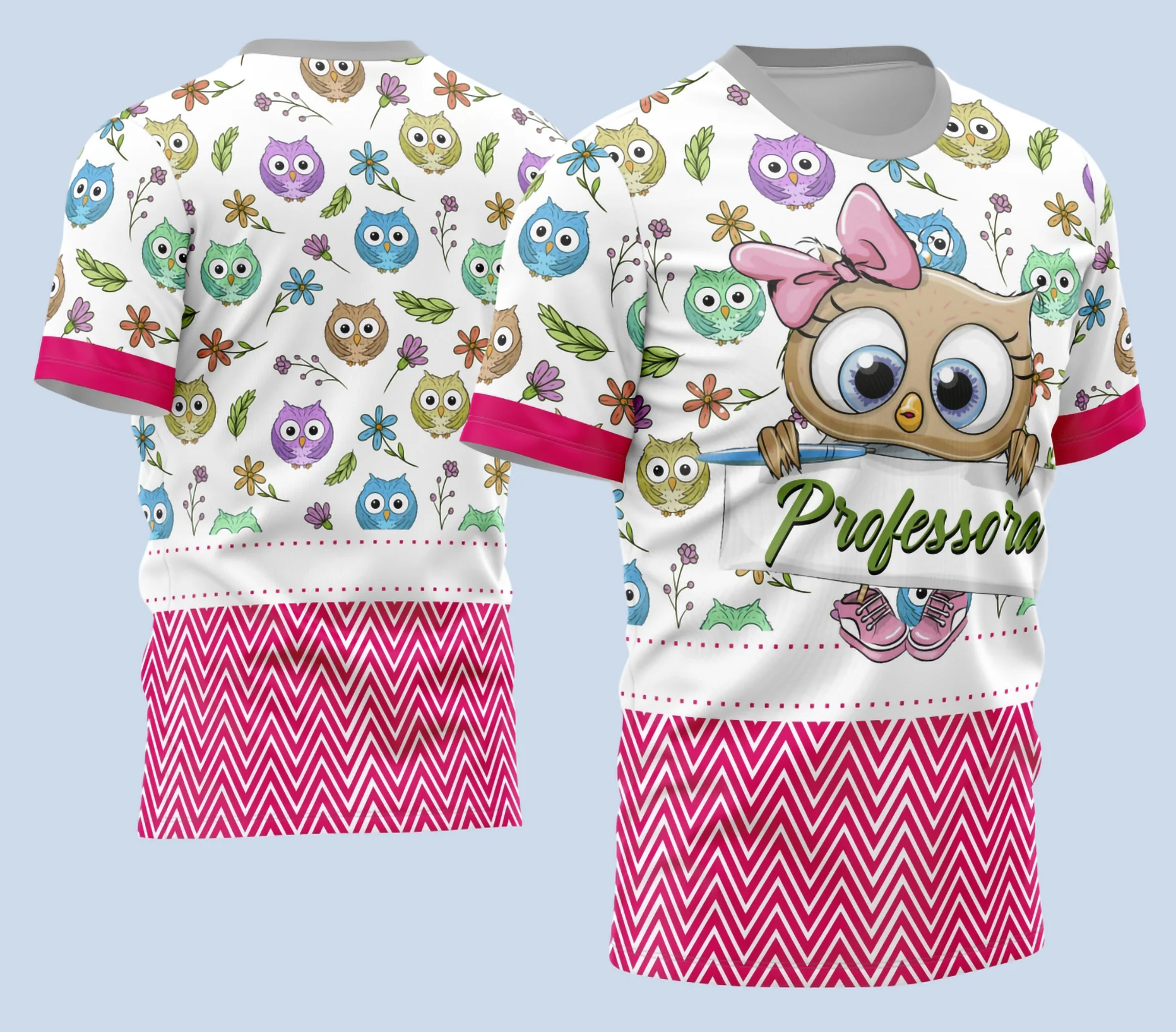 Camiseta unissex branca com logo no peito e estampa grande nas costas tematizando professora personalizada para o dia a dia escolar ou evento especial.