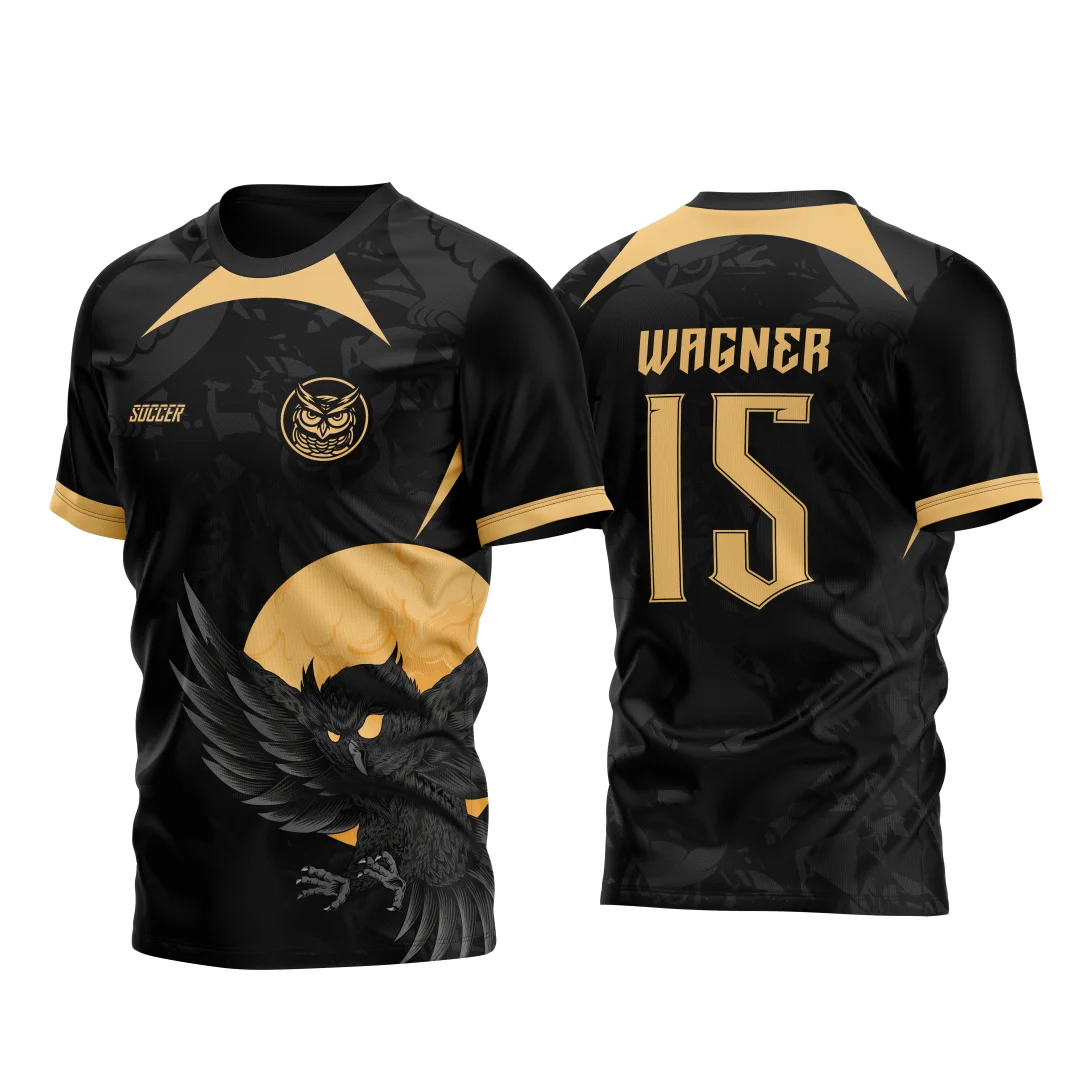 Camiseta unissex preta com logo no peito e estampa grande nas costas mostrando tema Coruja 2023 para Atlética Acadêmica e InterClasse, design moderno e marcante.