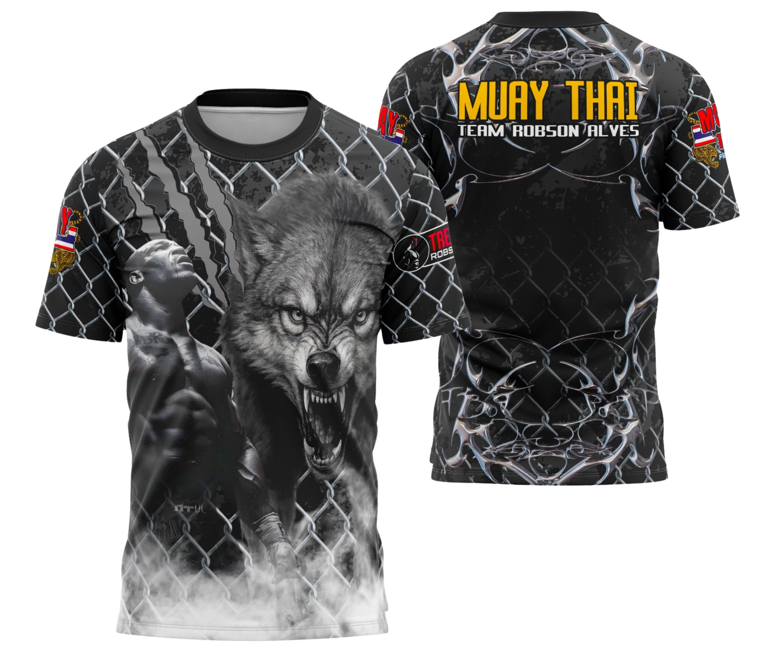Camiseta unissex preta com logo no peito e estampa grande nas costas com tema Muay Thai profissão, ideal para fãs e praticantes, com visual marcante e moderno.