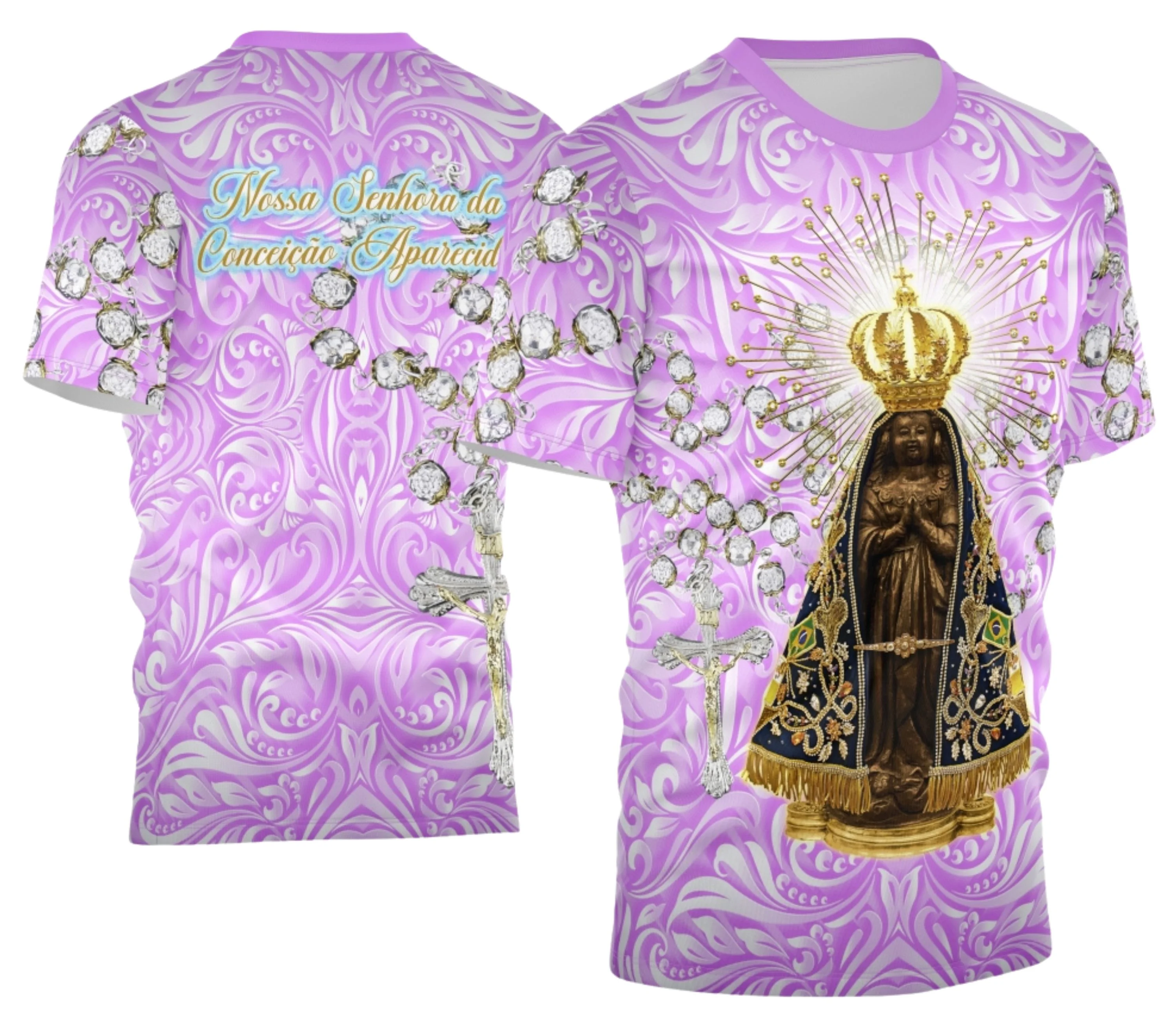 Camisa com logo no peito representando Nossa Senhora Aparecida e estampa grande nas costas com design clássico em estilo vintage que destaca a fé e devoção.