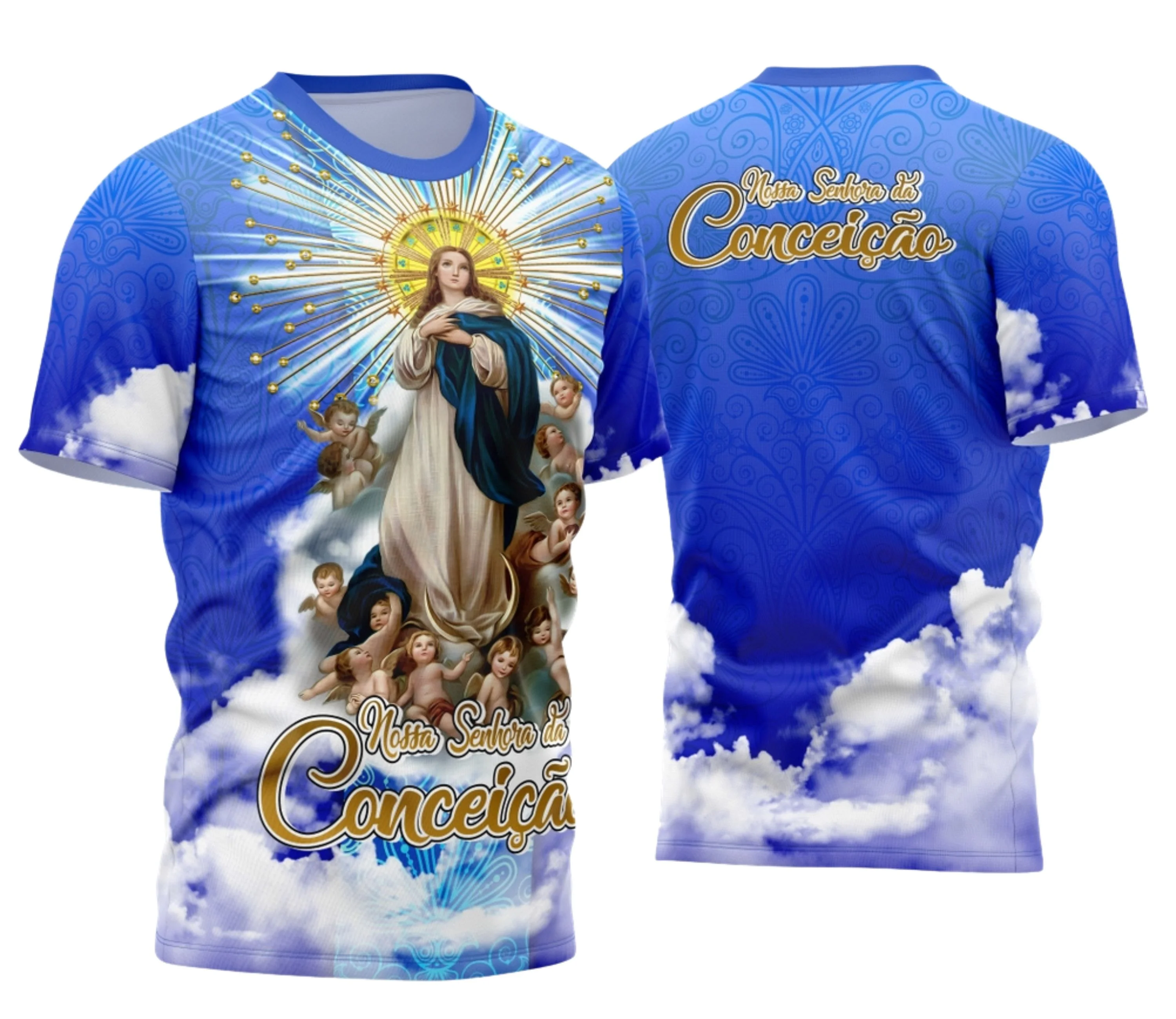 Camisa com logo no peito da Nossa Senhora Imaculada Conceição e estampa grande nas costas destacando elementos religiosos com detalhes delicados e cores harmoniosas.