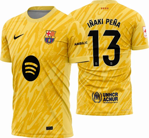 Uniforme de futebol personalizado, projetado para times amadores ou profissionais, com design moderno e arrojado. Apresenta uma combinação de cores contrastantes, logotipo ou escudo do time em destaque no peito, e detalhes gráficos na frente e nas mangas. Na parte traseira, há espaço para personalização com nome e número do jogador, garantindo identidade ao time. Ideal para jogos oficiais, amistosos ou competições, oferecendo estilo e funcionalidade
