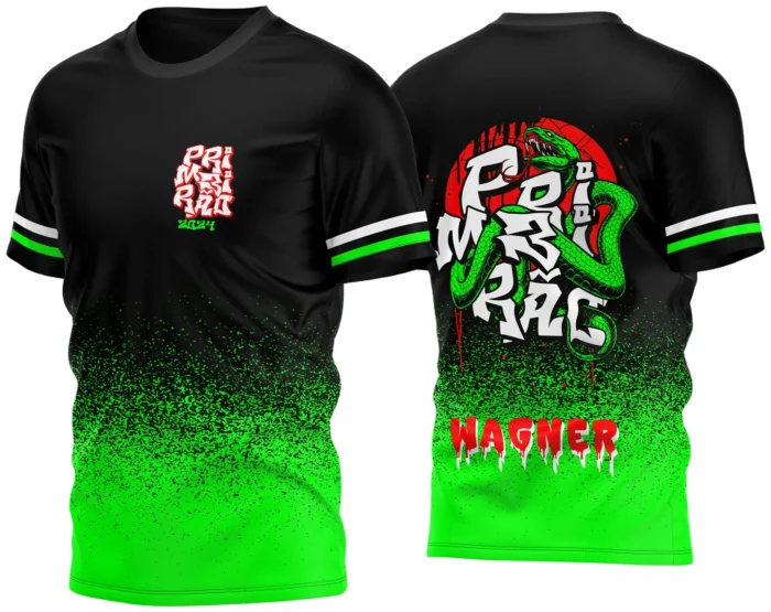 Camiseta unissex preta com logo no peito e estampa grande nas costas, tema Primeirão 2024 Cobra Verde, design impactante e moderno para apaixonados pela vibe do primeiro evento.