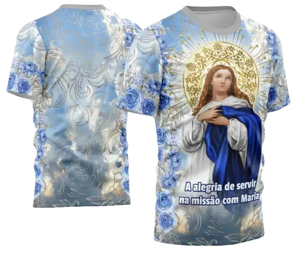 Camisa com logo no peito delicado e estampa grande nas costas da Nossa Senhora da Imaculada Conceição com traços finos, combinando espiritualidade e estilo em peça única e impactante.