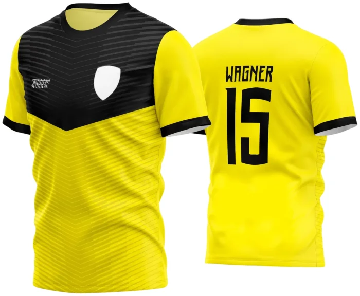 Foto da camisa de futebol amador com logo no peito e estampa grande nas costas, design moderno e dinâmico inspirando espírito de equipe e paixão pelo esporte.