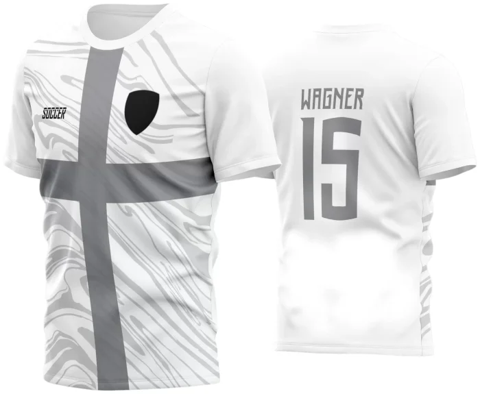 Camisa de futebol amador com logo no peito e estampa grande nas costas, apresentando design moderno e vibrante com cores contrastantes e detalhes que destacam o espírito esportivo do time.