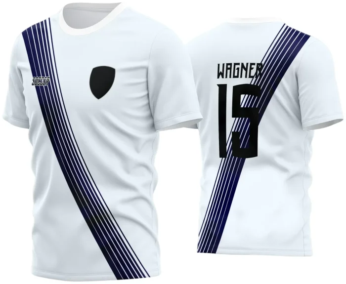 Foto da camisa de futebol amador com logo no peito e estampa grande nas costas, mostrando design moderno e cores vibrantes ideais para equipes do esporte amador 2024.