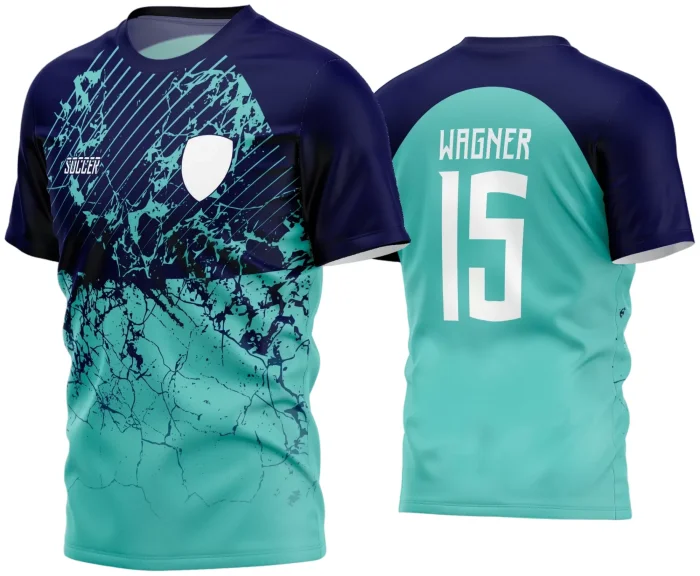 Camisa de futebol amador com logo no peito em destaque e estampa grande nas costas mostrando um design vibrante e cheio de personalidade, perfeita para jogos e confraternizações esportivas.