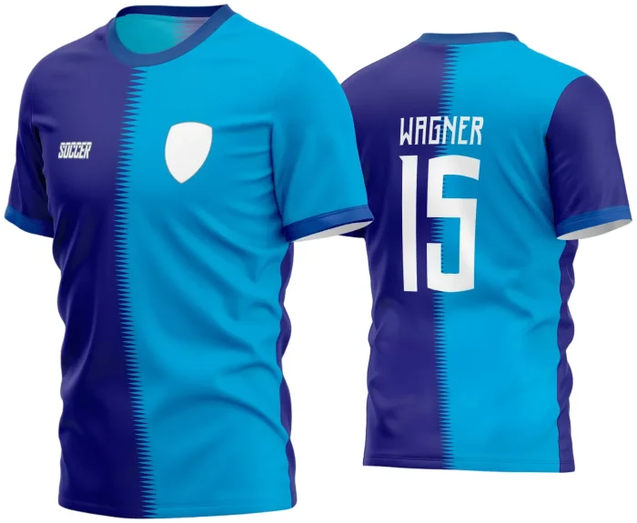 Camisa de futebol amador com logo no peito e estampa grande nas costas, ideal para times que buscam uma aparência profissional e moderna em jogo e treino.