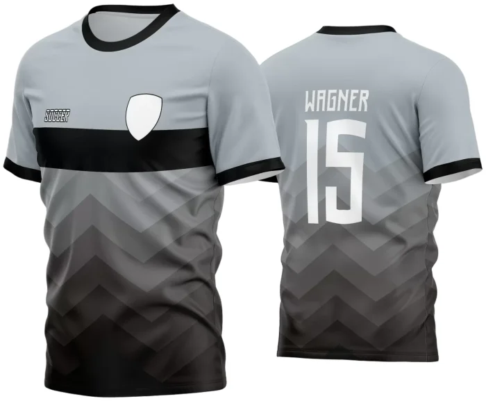 Camisa de futebol amador com logo no peito e estampa grande nas costas, ideal para times que buscam um visual moderno e marcante em campo. Design vibrante e acabamento impecável.