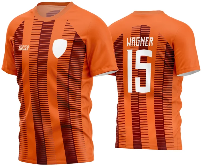 Imagem de camisa de futebol amador com logo no peito e estampa grande nas costas em cores vibrantes, ideal para times que buscam identidade única na temporada 2024.