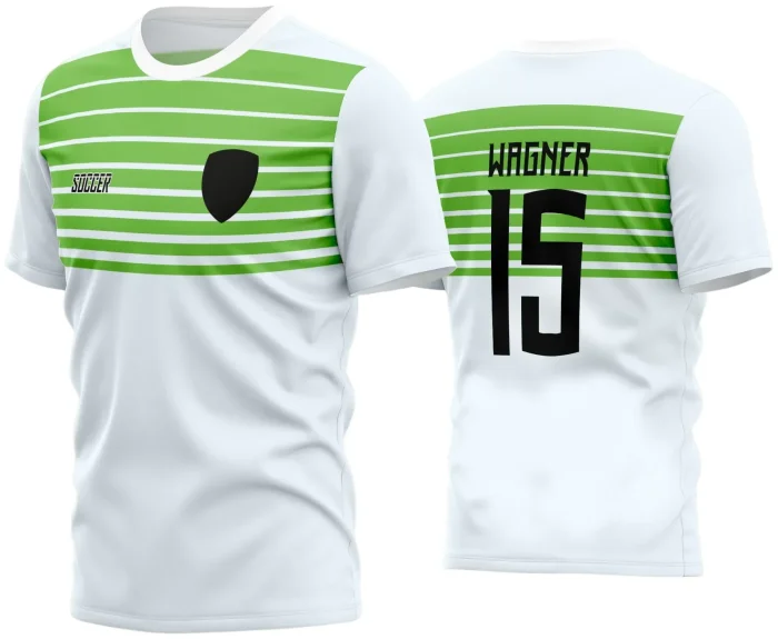 Imagem de uma camisa de futebol amador com logo no peito e estampa grande nas costas, destacando cores vibrantes e design moderno que valoriza a identidade do time em campo.