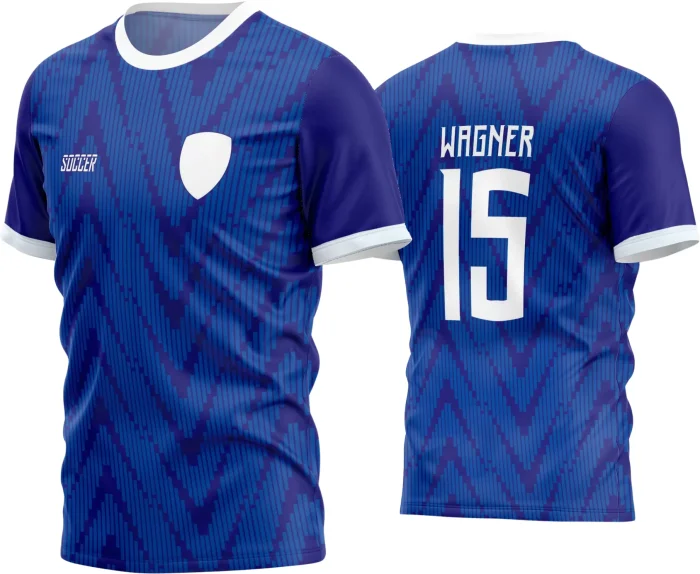 Camisa de futebol amador em tom vibrante com logo no peito em destaque e estampa grande nas costas que expressa identidade e paixão pelo esporte. Visual moderno e estilo único perfeito para equipes amadoras.