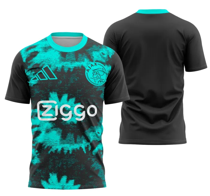 Camiseta unissex preta com logo no peito e estampa grande nas costas inspirada em Ajax FC, ideal para torcedores que valorizam estilo e conforto.