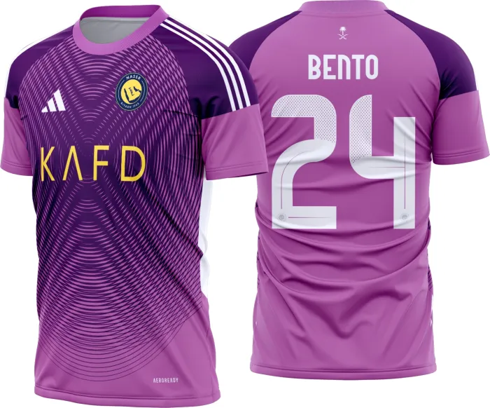 Camisa unissex preta com logo no peito e estampa grande nas costas do goleiro Al-Nassr 2025-26, perfeita para os fãs que buscam estilo e autenticidade.