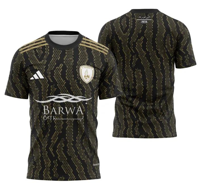 Camiseta unissex preta com logo no peito e estampa grande nas costas que destaca o time Al-wakrah SC na temporada 2025-2026, ideal para torcedores e fãs de futebol.