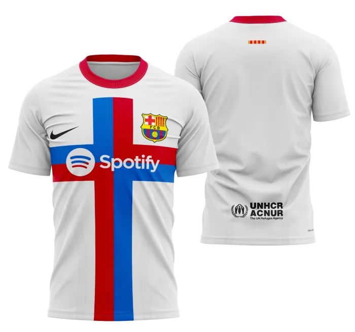 Camiseta unissex preta com logo no peito e estampa grande nas costas inspirada na Camisa Alternativa Barcelona 2022-2023, estilo moderno e vibrante para torcedores e fãs do futebol.