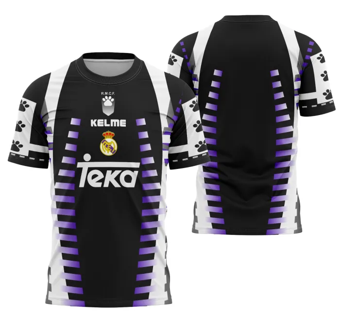 Camiseta unissex preta com logo no peito e estampa grande nas costas da camisa alternativa do Real Madrid 1997-1998, destaque para visual retrô e impacto visual marcante.