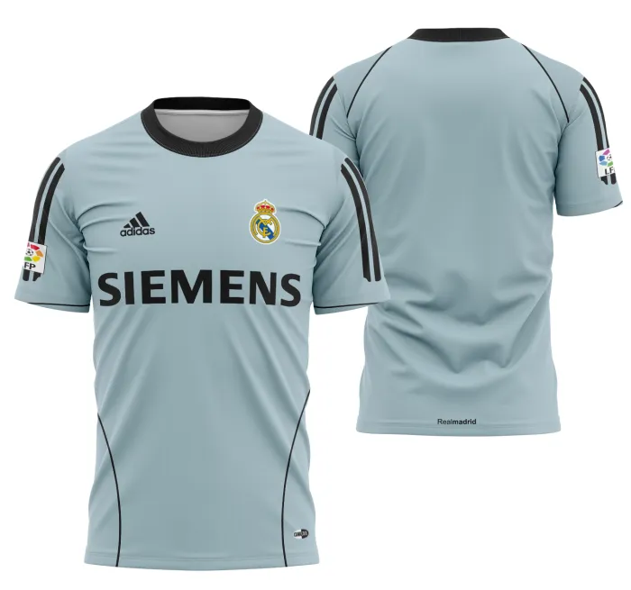 Foto de camiseta unissex preta com logo no peito e estampa grande nas costas inspirada na camisa alternativa Real Madrid 2005-2006, ideal para fãs do futebol esportivo.
