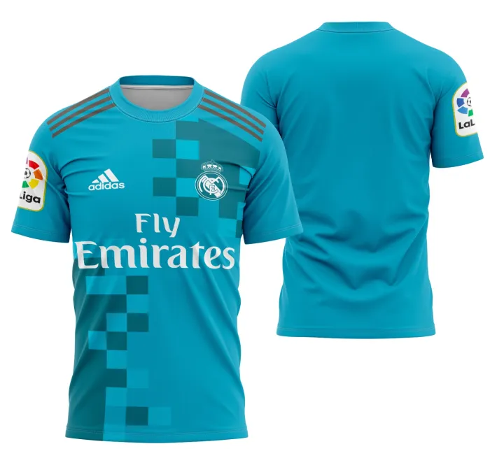 Camiseta unissex preta com logo do Real Madrid no peito e estampa grande nas costas inspirada na camisa alternativa 2017-2018, estilo esportivo ideal para fãs do time.