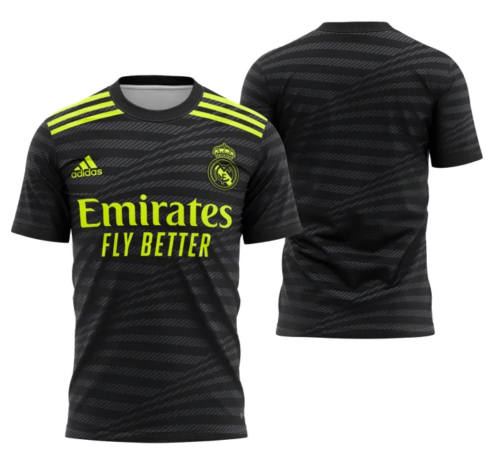 Foto de camiseta unissex preta com logo no peito e estampa grande nas costas, inspirado na camisa alternativa Real Madrid 2022-2023, ideal para fãs do time.