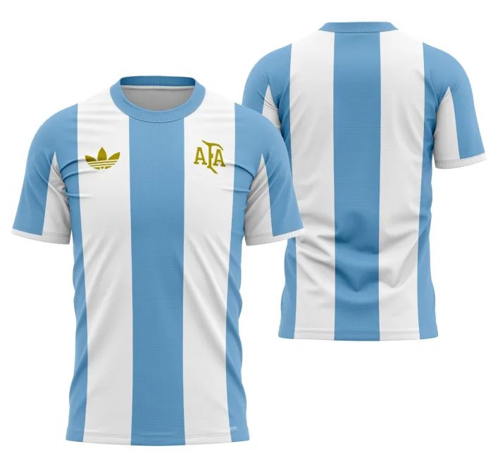 Foto de camisa unissex branca com logo no peito e estampa grande nas costas celebrando o aniversário da Argentina 2024, perfeita para torcedores e fãs do futebol.