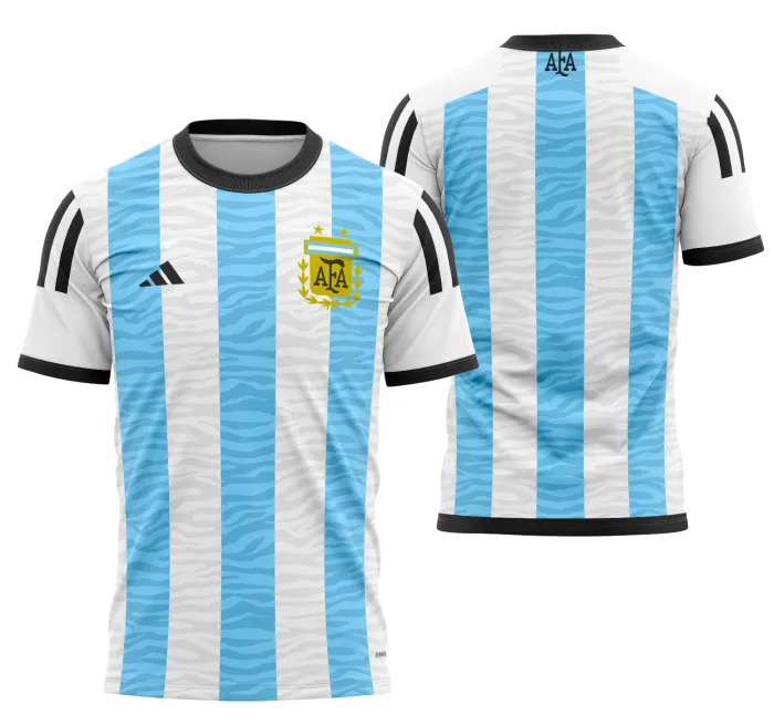 Foto de camiseta unissex branca com logo no peito e estampa grande nas costas do tema Camisa Argentina Concept 2023 Modelo 2, design moderno e estilo esportivo ideal para fãs da seleção argentina.