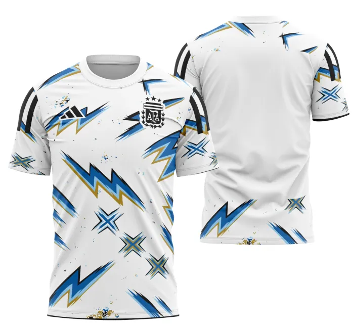 Camiseta unissex branca com logo no peito e estampa grande nas costas mostrando o tema Argentina Concept 2025, design moderno e esportivo ideal para fãs e colecionadores.