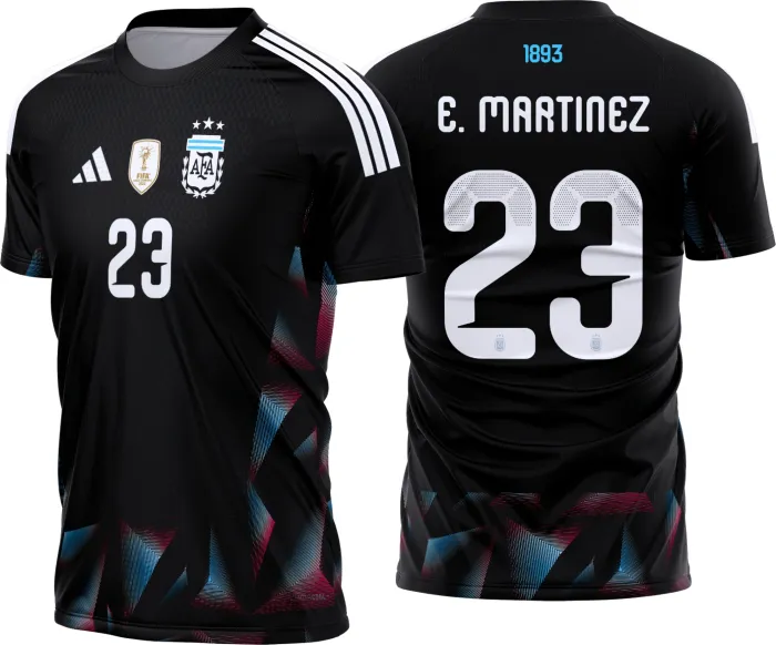 Camiseta unissex preta com logo no peito e estampa grande nas costas do goleiro da Argentina 2026-2028, design moderno e cheio de identidade.