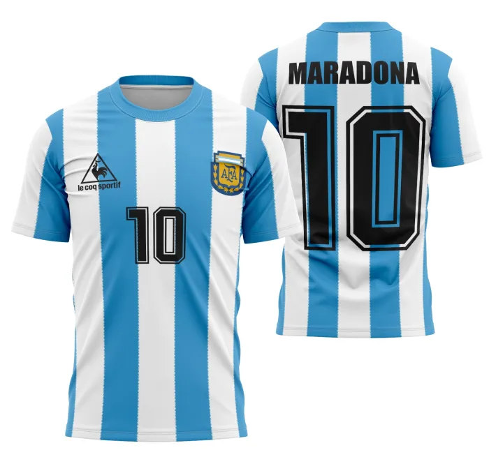 Camiseta unissex preta com logo no peito e estampa grande nas costas do tema Camisa Argentina Local 1986, estilo retrô de futebol, perfeita para fãs e colecionadores.