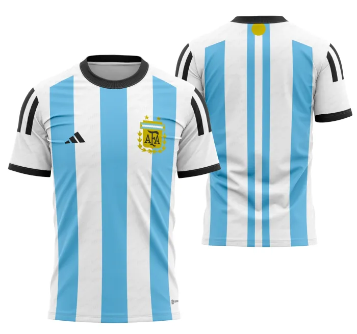 Camiseta unissex preta com logo no peito e estampa grande nas costas com design inspirado na Camisa Argentina Local 2022-2023, perfeita para fãs de futebol e colecionadores.
