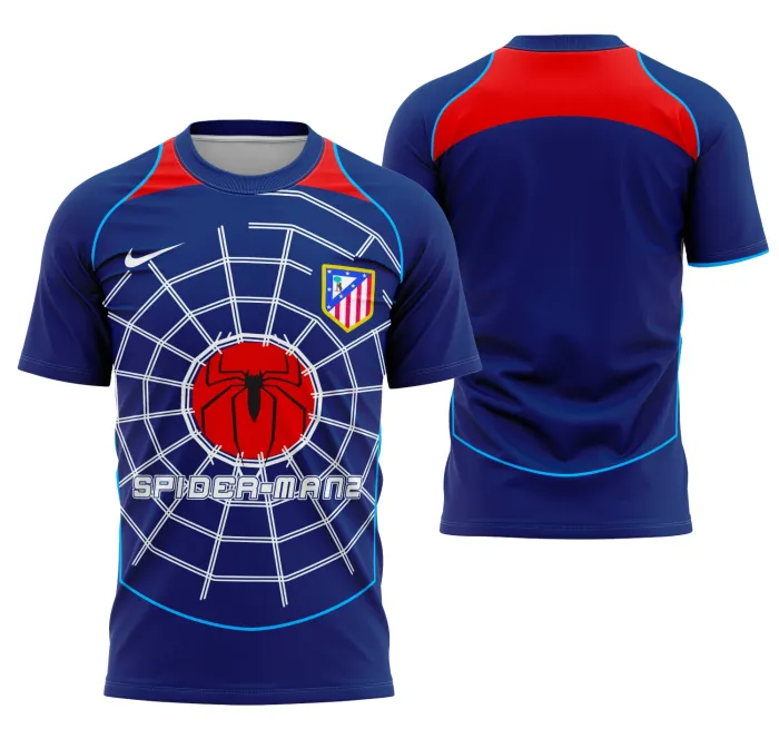 Camiseta unissex preta com logo no peito e estampa grande nas costas do Atlético de Madrid com tema Homem-Aranha 2004-2005, destacando visual marcante do futebol e do herói