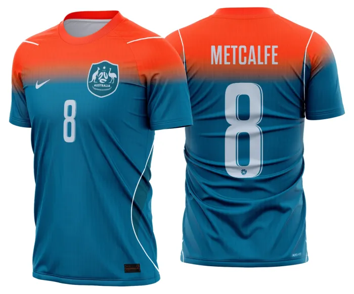 Camiseta unissex preta com logo no peito e estampa grande nas costas, inspirada na Camisa Australia Reserva 2026 - 2028, perfeita para fãs do tema esportivo e colecionadores.