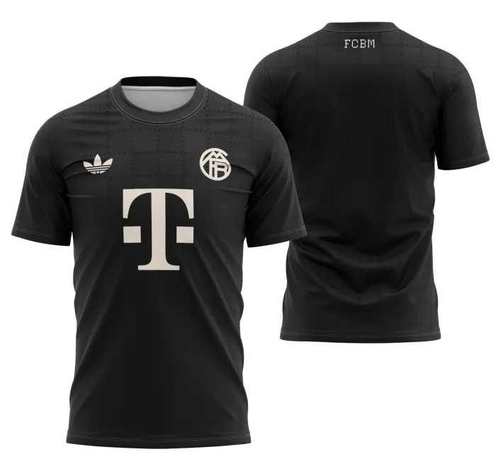 Camiseta unissex preta com logo no peito e estampa grande nas costas inspirada no terceiro uniforme 25-26 do Bayern Munich, visual moderno e esportivo.