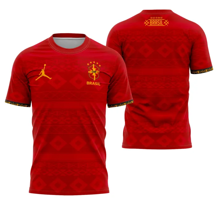 Camiseta unissex preta com logo no peito e estampa grande nas costas inspirada em Brasil Concept 2025 Modelo 4, ideal para fãs de futebol e cultura brasileira, proporcionando estilo moderno e autêntico.
